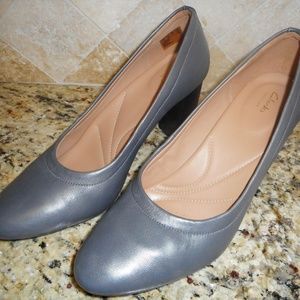 Clarks  Dark Grey Leather Pumps Size 8M